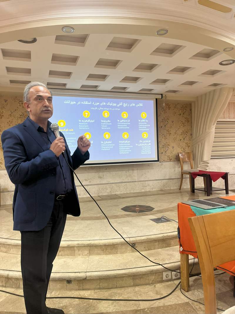 سمینار علمی شرکت ماکیان دام پارس در شهر سمنان